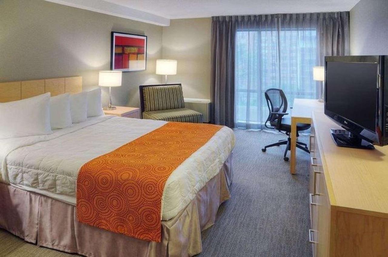 Quality Inn And Suites Montreal East Exteriér fotografie